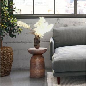 Table d'appoint en bois de manguier foncé sculpté à la main, texture sablée, style sablier, vente en gros - Product Image 3