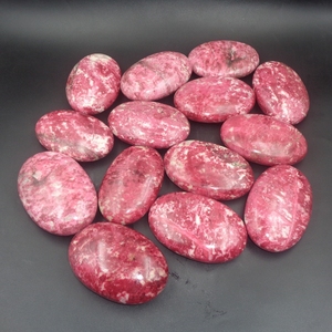 Pierre de Thulite Ovale Naturelle Polie à la Main, Pierre Précieuse Rose, Cristal à Image Gravée Plate, Méditation, Reiki, Guérison Énergétique des Chakras - Product Image 5