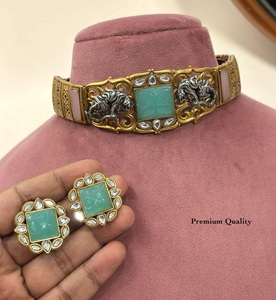 Ensemble collier et boucles d'oreilles pour femme, style classique, en laiton plaqué or, avec pierres étincelantes, pour fiançailles, mariage, anniversaire - Product Image 1