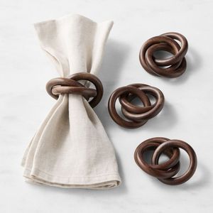 Anneau de serviette en bois texturé, apportant un intérêt visuel grâce à la variation naturelle et à la finition. - Product Image 4