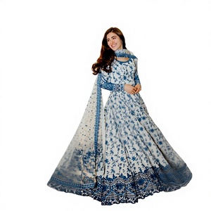 Kareena Kapoor Dress Designs: Perfect for All Season Parties