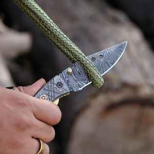 Hermoso Cuchillo Plegable de Acero de Damasco Hecho a Mano de Primera Calidad, Cuchillo de Acero de Damasco Personalizado de Grado Industrial para Campamento al Aire Libre con Funda Personalizada - Product Image 5