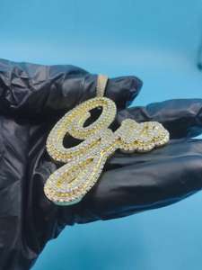 จี้เพชรโมอิสซาไนต์แบบกำหนดเอง VVS ผ่านการทดสอบ จี้ตัวอักษรชื่อสำหรับผู้ชาย สไตล์ฮิปฮอป เงินแท้ 925 ประดับเพชร - Product Image 2