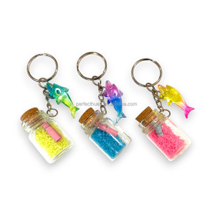 พวงกุญแจพลาสติกรูปขวด ดีไซน์รูปฉลาม พร้อมเอฟเฟกต์เรืองแสง - Product Image 1