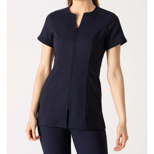 Tunique d'uniforme en polyester respirante noire à manches courtes et fermeture éclair sur le devant pour femmes, avec logo personnalisé, idéale pour les salons et les spas - Product Image 6
