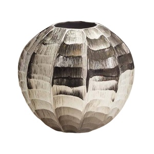 Nouveauté Vase décoratif rond en aluminium argenté martelé et gravé moderne pour le salon, la chambre à coucher, les étagères et les tables - Product Image 1