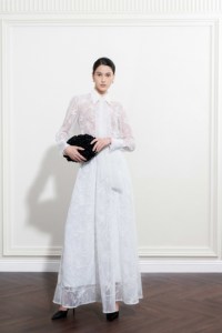 Blouses et chemises pour femmes de haute couture, support ODM, HAUTE LACE TOP FLORAL, coupe ajustée, en dentelle résille, élégantes, WhiteAnt - Product Image 2