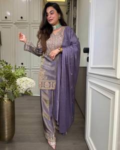Tenue de fête traditionnelle : Haut en soie Ronald brodé de sequins, pantalon palazzo, dupatta Nazmin doux, longueur ras du sol, pour occasions de mariage - Product Image 1
