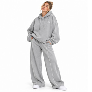 Hoodies streetwear minimalistes pour femmes, marron taupe, avec logo personnalisé et passepoil contrastant, ensemble de survêtement en molleton épais décontracté avec pantalon de survêtement à jambe large - Product Image 4