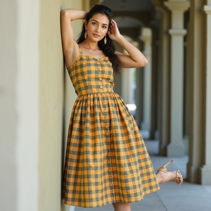 Robe d'été faite à la main par des artisans qualifiés de couleur moutarde avec motif à carreaux de buffle robe d'été pour femmes - Product Image 3