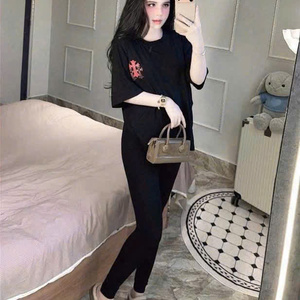 ชุดเซ็ตสองชิ้นสำหรับฤดูร้อน เสื้อผ้าผู้หญิง สวมใส่สบาย แฟชั่นธรรมชาติ ซักได้ บรรจุภัณฑ์แบบกำหนดเอง จากผู้ผลิตในเวียดนาม - Product Image 5