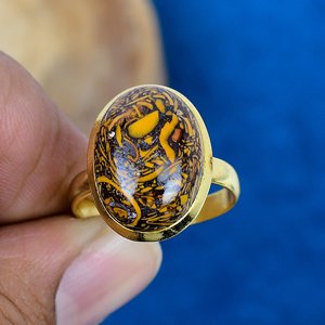 Bague artisanale en pierre précieuse naturelle Miriam Jasper de forme ovale, or 18 carats, argent sterling 925 - Product Image 2