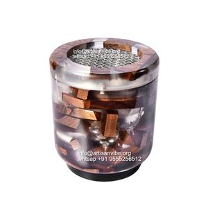 Brûleur d'encens en bois artisanal traditionnel avec filet en métal - Product Image 3