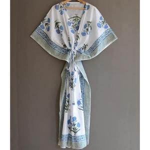 Caftán de algodón con estampado étnico para mujer, estilo kimono de manga corta, ideal para playa, fiesta o como ropa de descanso, traje de baño artesanal. - Product Image 5