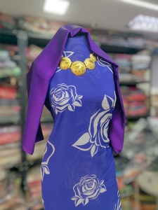 Dirac suisse-allemand bleu royal avec imprimé rose blanc |   Robe de soirée et de mariage somalienne de luxe - Product Image 2