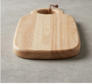 Planche à découper longue et unique en bois naturel, plateau de service en bois dur avec poignée circulaire et sangle de suspension en cuir - Product Image 3