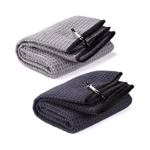 Serviette de golf gaufrée résistante aux intempéries avec anneau métallique antirouille pour équipement d'entraînement en extérieur - Product Image 1
