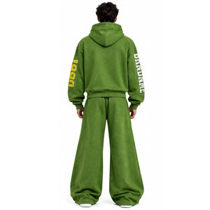Ensemble de survêtement vintage tendance à capuche, coupe ample, style streetwear, avec sweat-shirt et pantalon imprimés étoiles rouges et poches latérales - Product Image 4
