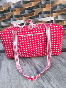 Bolsa Deportiva de Lujo Roja, Espaciosa, Ligera y Duradera, de Gran Capacidad, Diseño Acolchado, Tela de Algodón Ecológica para Mujer - Product Image 3