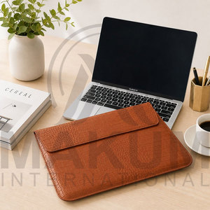 Housse pour ordinateur portable en cuir texturé crocodile marron pour ordinateurs portables de 13 à 15 pouces - Product Image 2