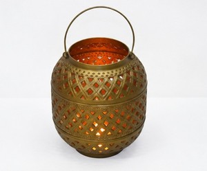 Lanterne en métal décorative pour la maison et l'extérieur, style antique, pour suspendre dans le jardin, porte-bougie, mini lanternes en métal pour la maison - Product Image 3