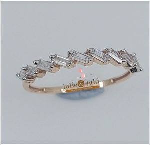 Elegante Anillo de Oro Amarillo Real para Mujer con Acabado Brillante Radiante, Diseñado para Looks de Moda Sofisticados, Joyería para Bodas y Eventos - Product Image 1