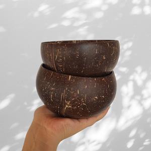 Canal distribuidor Cuencos de cáscara de coco Hecho a mano Eco Biodegradable Vajilla Cuchara Estilo minimalista Suministro de fábrica Asequible - Product Image 1