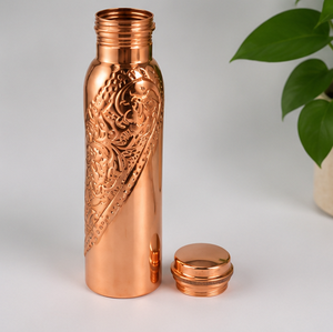 Bouteille d'eau en cuivre pur de luxe avec détails de garniture diagonale, idéale pour la maison, les voyages et les fêtes - Product Image 1