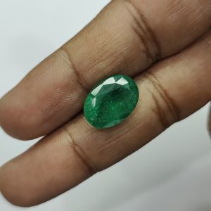Émeraude ovale verte de 9,10 carats provenant de la Zambie (10,25 Ratti) - Product Image 1