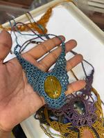 Collier en macramé orange fait main avec pendentif en pierre d'aquamarine, perles dorées, bijoux de style bohème, vente en gros