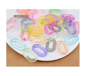 Chaînes en résine faites à la main, élégantes, rustiques, modernes, art mural en chaîne acrylique, maillons géométriques multicolores - Product Image 5