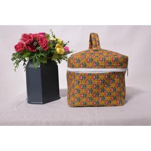 Bolsa de Cosméticos Grande Acolchada de Algodón con Estampado Floral, Organizador de Maquillaje Hecho a Mano, Bolsa de Aseo de Viaje con Cierre de Cremallera - Product Image 4