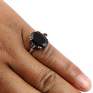 Anillo de Diseño en Plata de Ley 925 con Granate Natural de Corte Ovalado, Joyería Bohemia para Chicas al Precio Más Bajo - Product Image 4