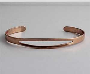 Bracelet manchette géométrique minimaliste en cuivre, design de bijoux en métal - Product Image 1