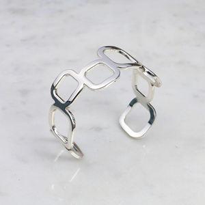 Bracelet manchette en laiton à maillons carrés géométriques - Jonc ouvert plaqué argent poli pour femme, bijou moderne et minimaliste - Product Image 1