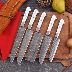 Juego de Cuchillos de Cocina de Acero de Damasco Hechos a Mano, 5 Piezas, con Mangos de Resina Ambidiestros, Acabado Cepillado, Hojas de Borde Recto - Product Image 5