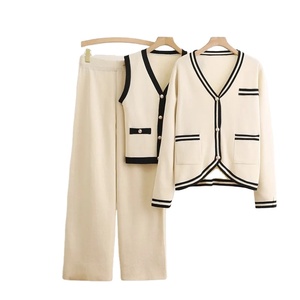 ชุดเสื้อคาร์ดิแกนถัก3ชิ้นสำหรับผู้หญิงเสื้อแขนกุดคอวีชุดเสื้อคาร์ดิแกนถักกระดุมแถวเดียวกางเกงขากว้างแบบลำลองดีไซน์เกาหลี - Product Image 3