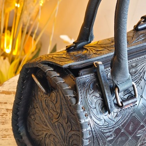 Nuevo Bolso Tote Grande de Cuero Negro con Diseño Floral, Hecho a Mano, Estilo Vintage, Impermeable, para Mujer, de Cuero Genuino Repujado, Estilo Western, para Llevar al Hombro - Product Image 4