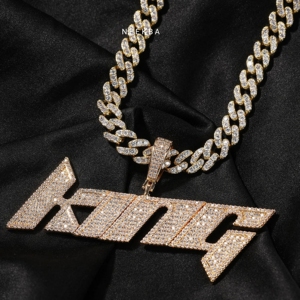 Colgante de Letra Personalizada Inclinada - Colgante de Moissanita de Plata Esterlina 925, Colgante de Hip Hop Totalmente Engastado - Sin Níquel y Seguro - Product Image 4