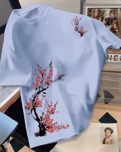 Camiseta de Hombre Estilo Chino con Estampado de Flores de Ciruelo Pintado a Mano, Cuello Redondo, Manga Corta, Corte Regular, 100% Algodón Transpirable de Punto - Product Image 1