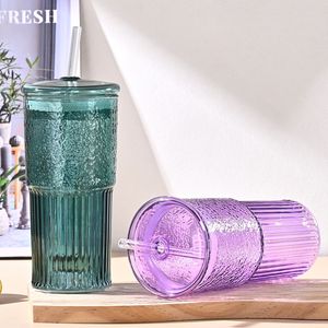 Set di 2 Bicchieri in Vetro Borosilicato Viola da 20 oz con Motivo Verticale, Tazza Resistente al Calore per Succhi con Coperchio - Product Image 3