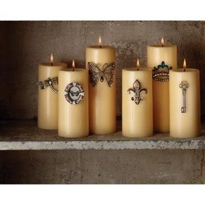 Ensemble de pinces décoratives pour bougies d'Halloween avec motifs de crâne, de papillon, de clé et de fleur de lys pour une décoration de table sur le thème rustique - Product Image 1