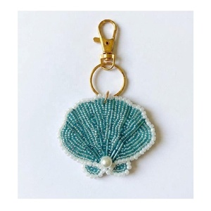 Hermoso llavero con forma de concha y cuentas, para llaves o como adorno de bolso, accesorio para carteras y bolsos, regalo para ella. - Product Image 1