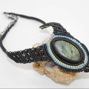 Collar de Macramé Hecho a Mano con Labradorita, Colgante de Cristal Estilo Boho con Cordón Negro Ajustable, Joyería de Piedras Preciosas, Regalo para Ella - Product Image 1