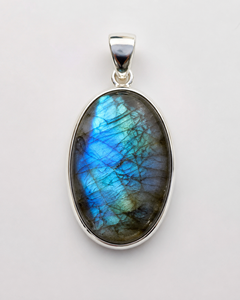 Pendentif personnalisé fait main en argent avec labradorite bleue naturelle Ha Gems, forme ovale tendance, pour femme, idéal pour mariage, fête, charmes, vente d'anniversaire - Product Image 3