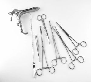 Kit d'insertion manuelle haut de gamme en acier inoxydable, comprenant une éponge vaginale, un sonde utérin, des ciseaux Mayo et un instrument pour tissus Pean, par Blush Surgical - Product Image 1