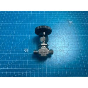 Valve à aiguille en acier inoxydable Swagelok SS-1RS6, utilisée comme pièce détachée pour équipement semi-conducteur Legacy - Product Image 2