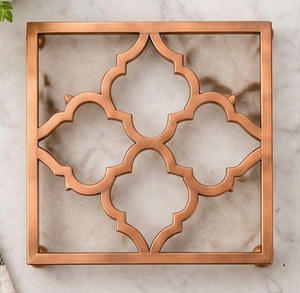 Socle carré en cuivre avec motif trèfle à quatre feuilles, résistant à la chaleur, antidérapant, pour casseroles - Product Image 1