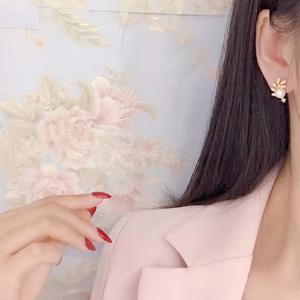 Pendientes de Perlas de Mimosa Fresca en Plata de Ley 925 Vintage, Diseño Exquisito de Flor de Cola de Fénix - Product Image 4