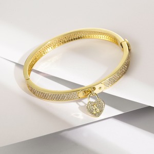 <b>Top</b> Selling Luxury Diamond Bracelet for Women Elegant <b>Gold</b> Plated Bracelet with <b>Sparkling</b> Diamond Design Available For Sale - Product Image 4